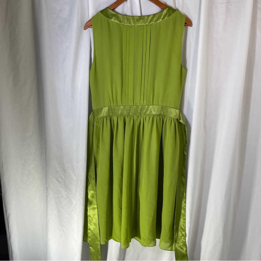 London Times Chartreuse GreeSatin Trim Dress Size 12 Holiday Elegance Collection